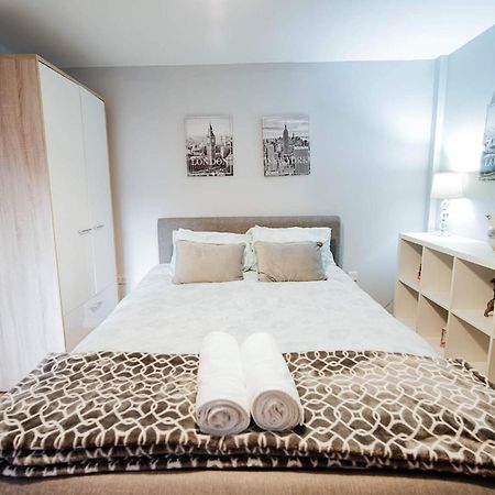 Modern Central Penthouse - 1 Secureparking Liverpool Quarto foto